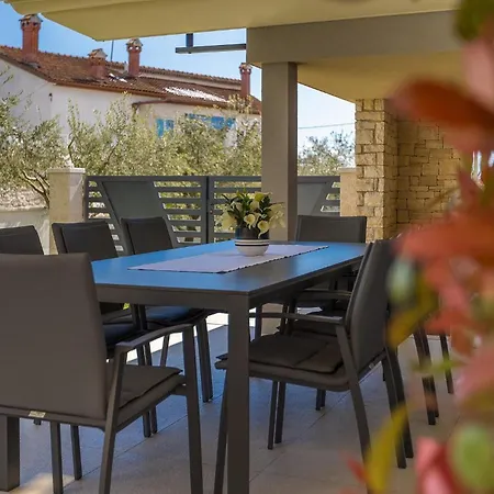 בית נופש Bursic *