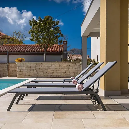 Bursic בית נופש